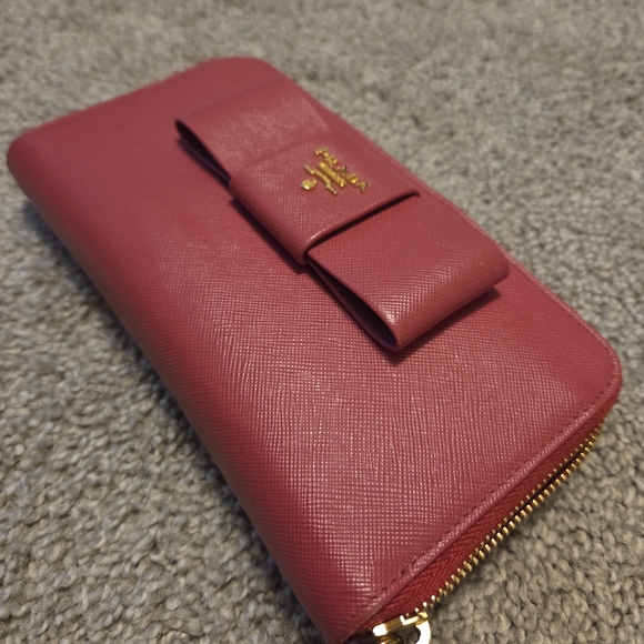 Prada Wallet - Picture 5 of 16